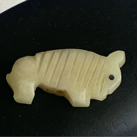 Vintage Native American Zuni Hand Carved Buffalo Fetish Bead Drilled Animal 1" - Picture 3 of 15